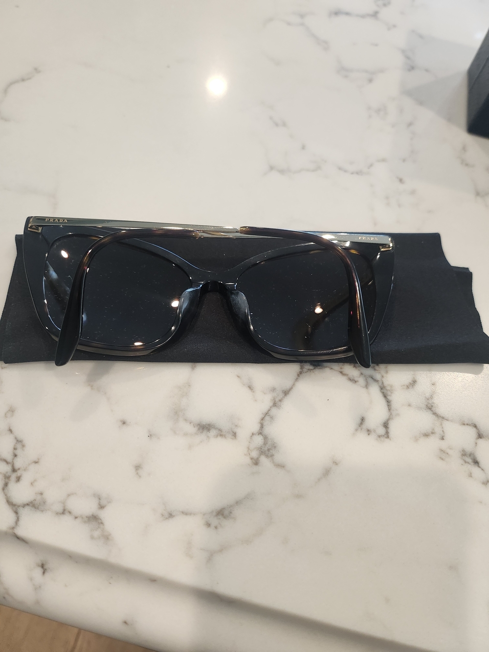 Prada Dark Tortoise w/ thin gold-toned metal temples Sunglasses w/Case & cloth - Picture 5 of 5